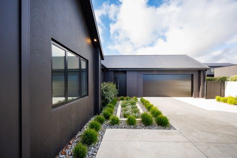 Photo of property in 58 Kanuka Drive, Hokowhitu, Palmerston North, 4410