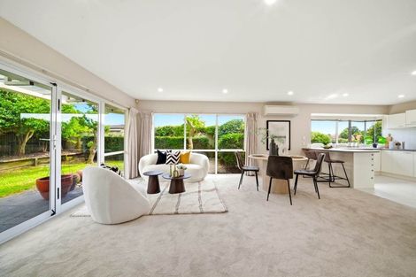 Photo of property in 22 Suncrest Drive, West Harbour, Auckland, 0618