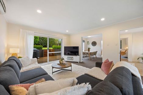Photo of property in 6 Camira Place, Botany Downs, Auckland, 2010