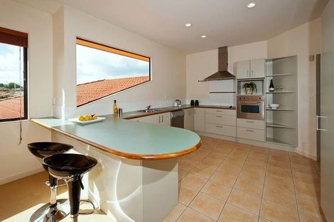 Photo of property in 11 Trotting Terrace, Fairview Heights, Auckland, 0632