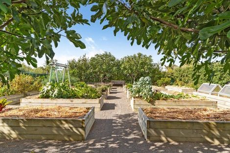 Photo of property in 7 Fairway Drive, Martinborough, 5711