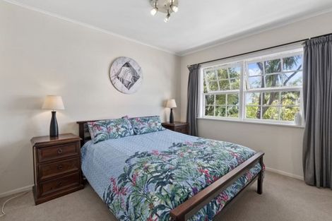 Photo of property in 1/1 Gray Crescent, Torbay, Auckland, 0630