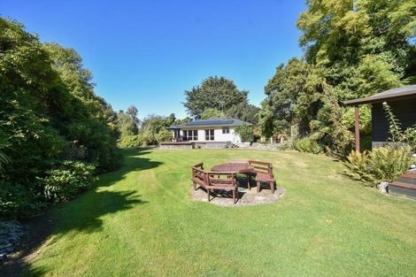 Photo of property in Ravenscliffe, 176 Woodside Road, Woodside, Outram, 9073