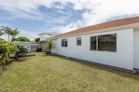 Photo of property in 102 Omapere Street, Whitby, Porirua, 5024