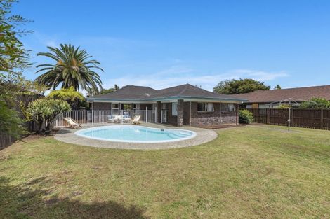 Photo of property in 11 Rippleside Place, Pahurehure, Papakura, 2113