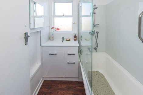 Photo of property in 28 Miro Street, Castlecliff, Whanganui, 4501