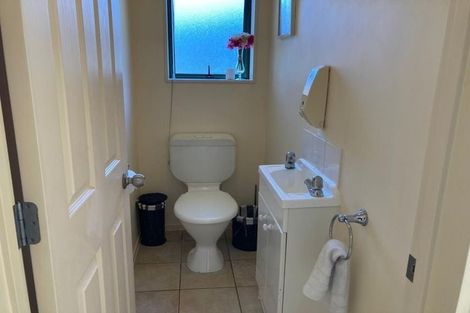 Photo of property in 22 Wicklam Lane, Greenhithe, Auckland, 0632