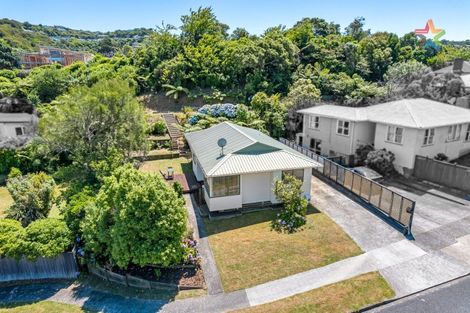 Photo of property in 13 Barberry Grove, Maungaraki, Lower Hutt, 5010