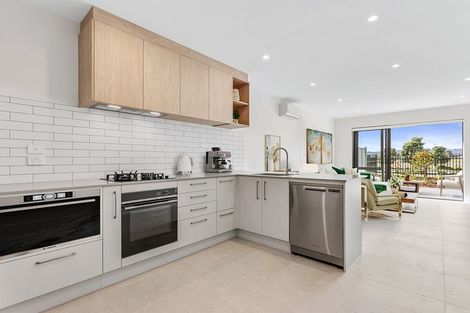 Photo of property in 4 Aquamarine Road, Rosehill, Papakura, 2113