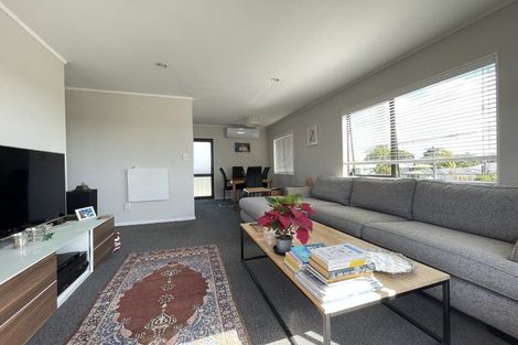 Photo of property in 43 Vera Road, Te Atatu South, Auckland, 0610