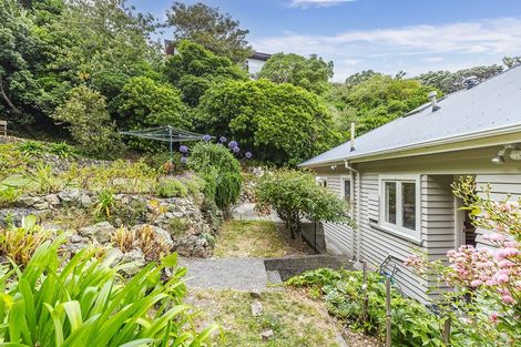 Photo of property in 33 Tio Tio Road, Miramar, Wellington, 6022