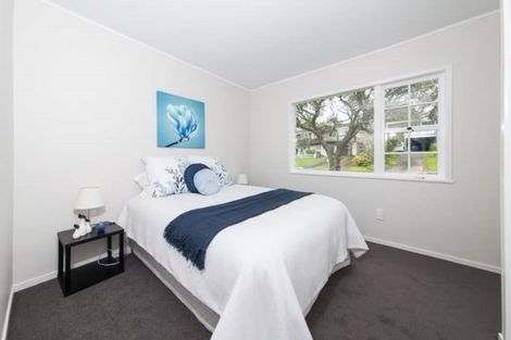 Photo of property in 1/23 Manhattan Heights, Glendene, Auckland, 0602