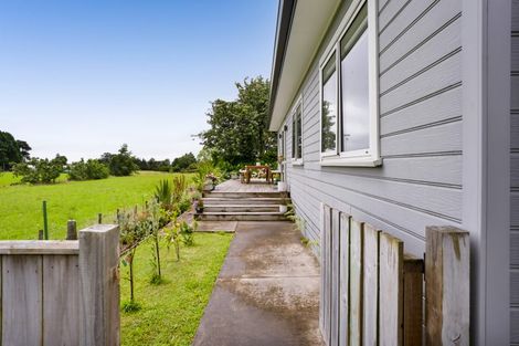 Photo of property in 8 Manatu Lane, Inglewood, 4330