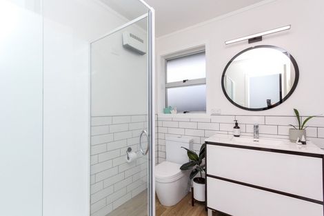 Photo of property in 83 Riversdale Drive, Merrilands, New Plymouth, 4312