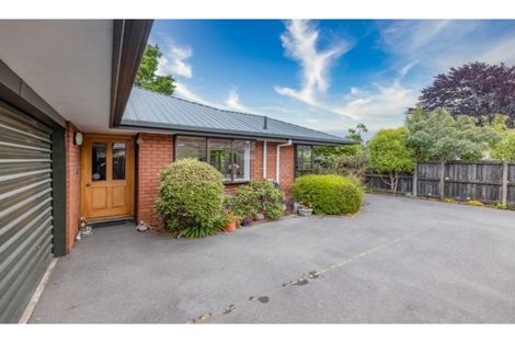 Photo of property in 2/215 Memorial Avenue, Burnside, Christchurch, 8053