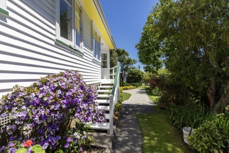 Photo of property in 90-92 Kiwi Road, Raumati Beach, Paraparaumu, 5032