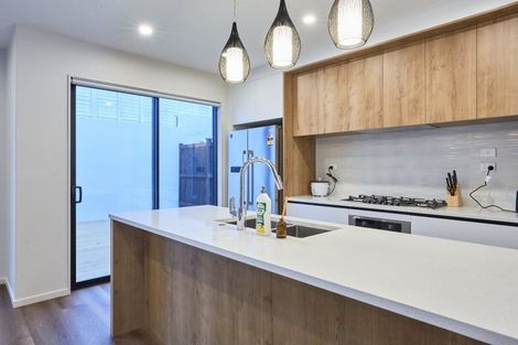 Photo of property in 36d Eastern Beach Road, Bucklands Beach, Auckland, 2012