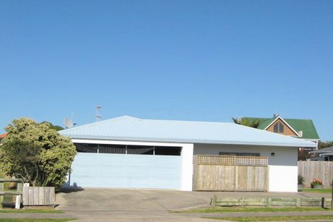 Photo of property in 11 Fishermans Drive, Coastlands, Whakatane, 3120