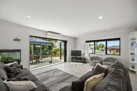 Photo of property in 3 Ambassador Glade, Orewa, 0931