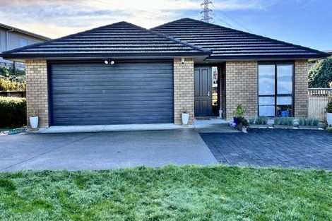 Photo of property in 35 Percy Kinsman Crescent, Riverstone Terraces, Upper Hutt, 5018