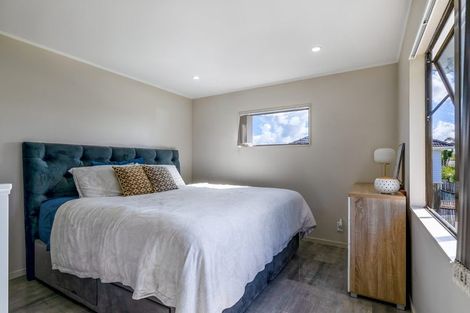 Photo of property in 1/13 Martin Place, Kelston, Auckland, 0602