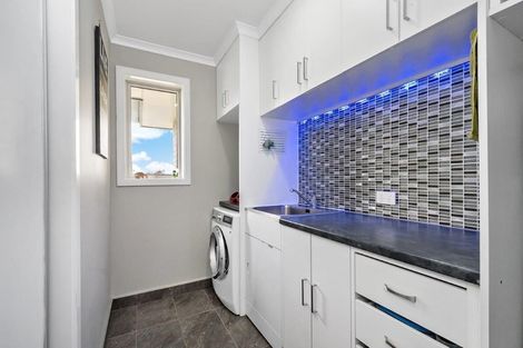 Photo of property in 21 Shillingford Boulevard, Rolleston, 7615