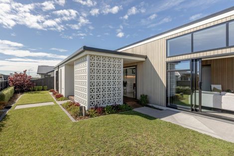 Photo of property in 5 Royal Crescent, Papamoa, 3118