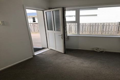 Photo of property in 118 Lyall Parade, Lyall Bay, Wellington, 6022