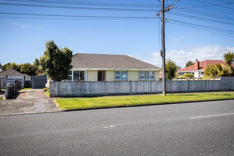 Photo of property in 131 Seaview Road, Westown, New Plymouth, 4310