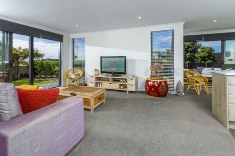 Photo of property in 24 Te Oneroa Way, Long Bay, Auckland, 0630