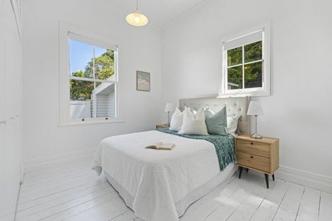 Photo of property in 16 Bracken Street, New Plymouth, 4310