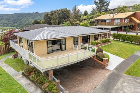 Photo of property in 7 King Charles Drive, Kingsley Heights, Upper Hutt, 5018