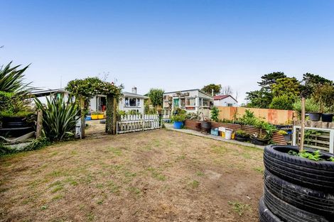 Photo of property in 6 Charles Major Place, Hawera, 4610