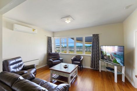 Photo of property in 38 Marine Parade, Otaki Beach, Otaki, 5512