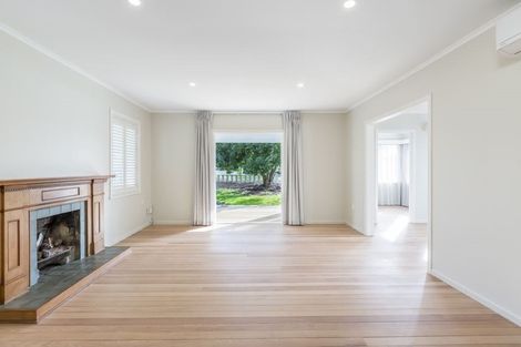 Photo of property in 33 Vipond Road, Stanmore Bay, Whangaparaoa, 0932