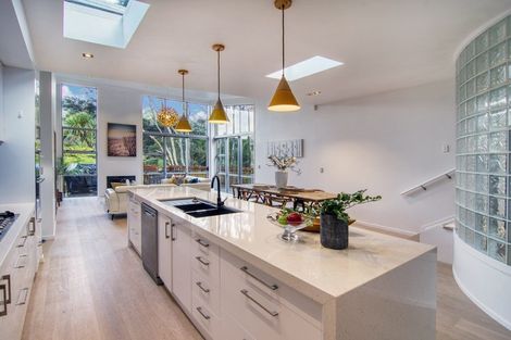 Photo of property in 39 Warner Park Avenue, Laingholm, Auckland, 0604