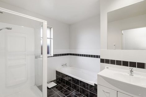 Photo of property in 16 Highwood Lane, Burnside, Christchurch, 8053