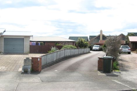 Photo of property in 3a Boulevard Drive, Merrilands, New Plymouth, 4312