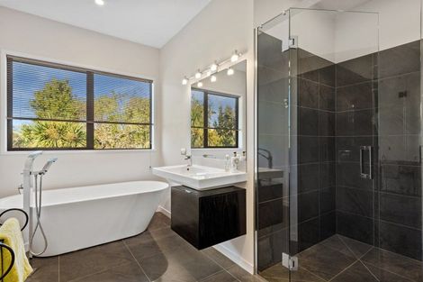 Photo of property in 10 Glen Bridge Lane, Harewood, Christchurch, 8051