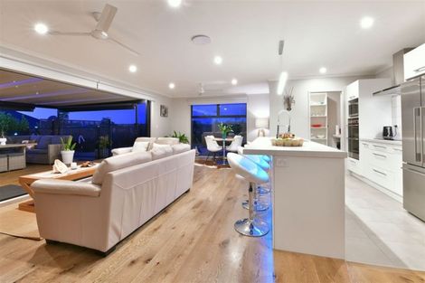 Photo of property in 32 Woodridge Drive, Stanmore Bay, Whangaparaoa, 0932