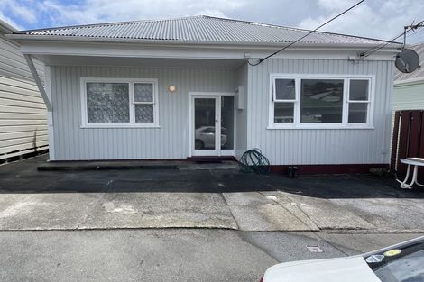 Photo of property in 6 Chatham Street, Berhampore, Wellington, 6023