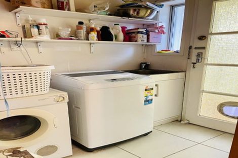 Photo of property in 2/62 Stanniland Street, Sunnyhills, Auckland, 2010