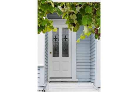 Photo of property in 1/92 East Coast Road, Milford, Auckland, 0620