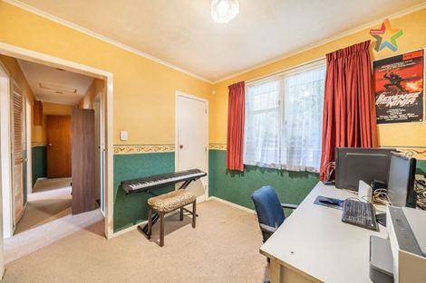 Photo of property in 21 Thomson Grove, Stokes Valley, Lower Hutt, 5019