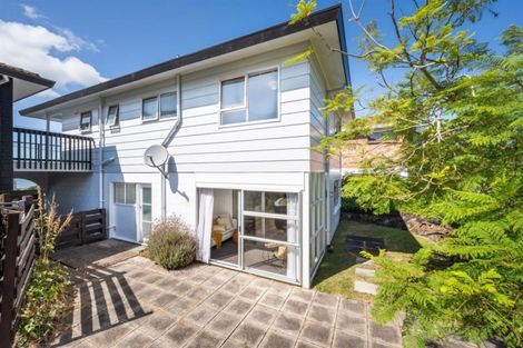 Photo of property in 2/50 Seaview Road, Castor Bay, Auckland, 0620