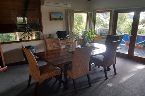 Photo of property in 18 Evans Pass Road, Sumner, Christchurch, 8081