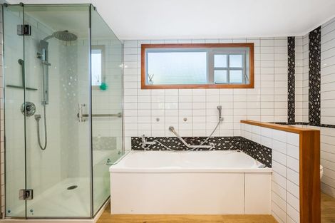 Photo of property in 123 Muritai Road, Eastbourne, Lower Hutt, 5013