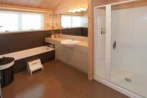 Photo of property in 12 Jacksons Claim, Pauanui, Hikuai, 3579