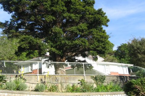 Photo of property in 150 Kamahi Street, Stokes Valley, Lower Hutt, 5019
