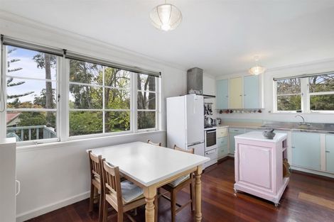 Photo of property in 2 Serwayne Place, Sunnyvale, Auckland, 0612